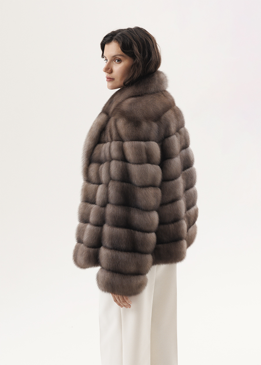 Короткая шуба из соболя с цельным английским воротником