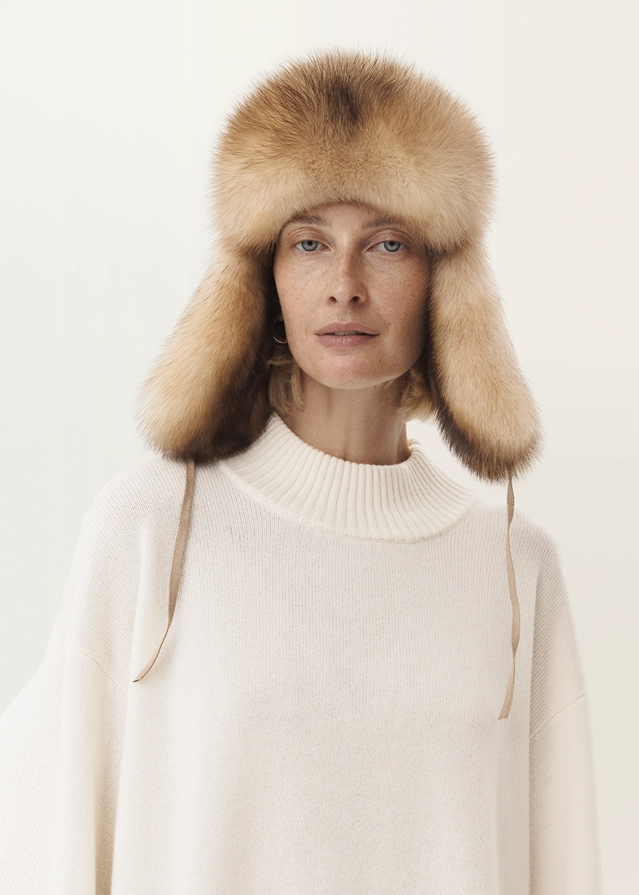 Шапка-ушанка из меха светлого соболя