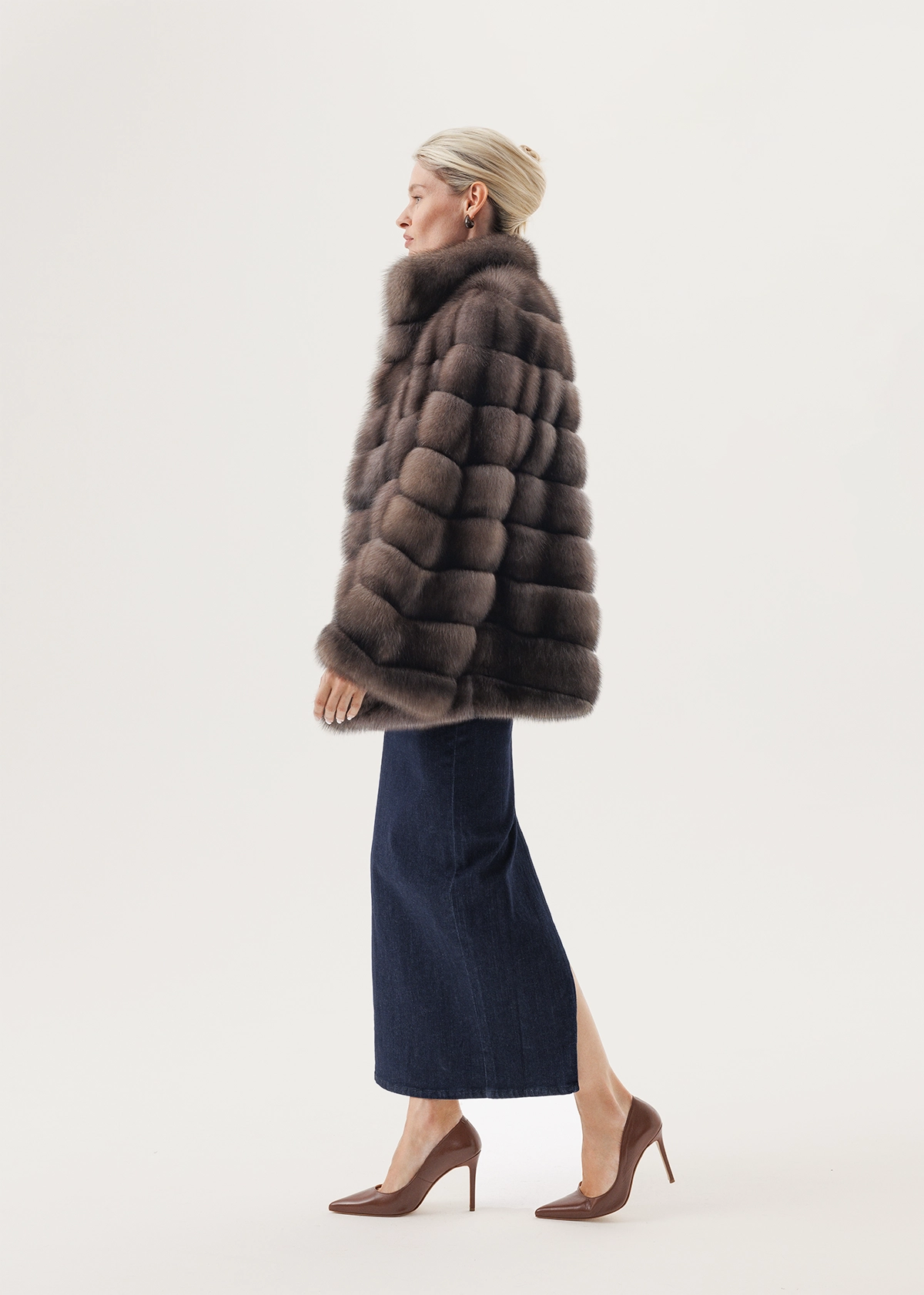 Шуба с воротником-стойка из меха соболя