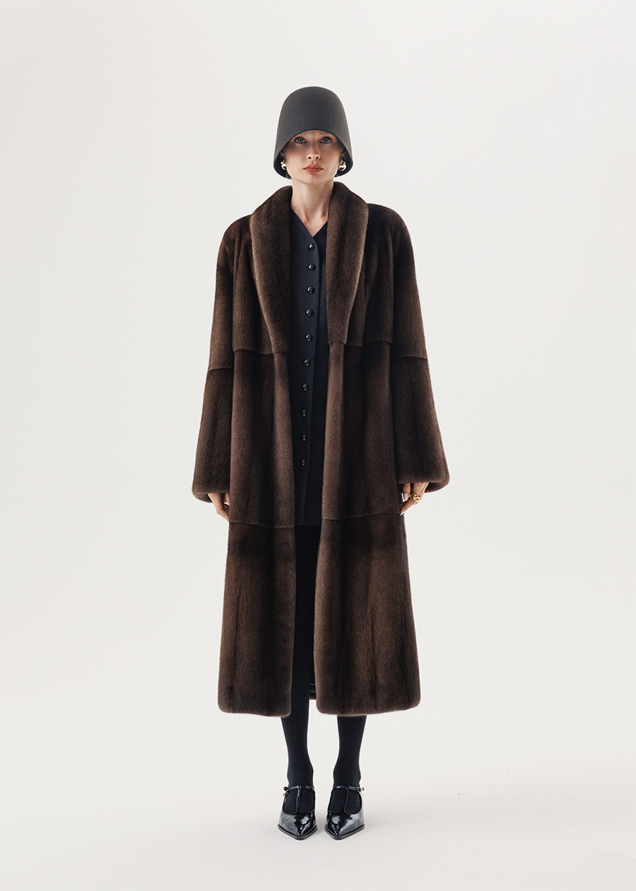 Долевая шуба из меха норки с воротником переходящим в борт