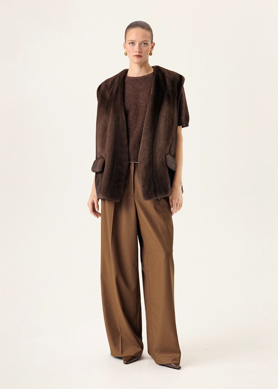 Укороченый жилет из меха норки с V-образным вырезом