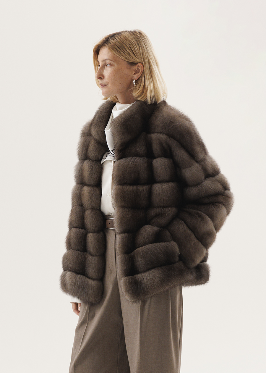 Шуба из соболя с воротником-стойкой