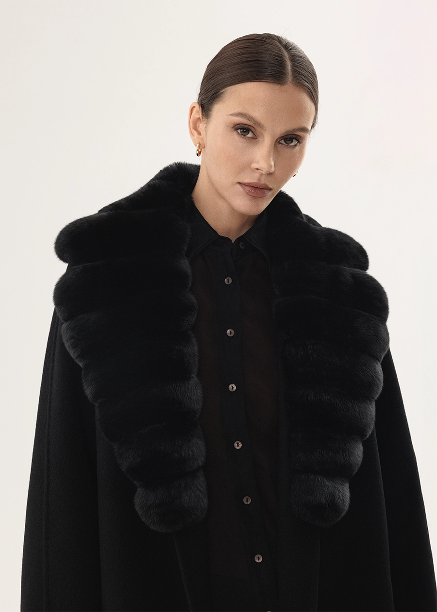 Чёрное кашемировое пальто с воротником из меха шиншиллы