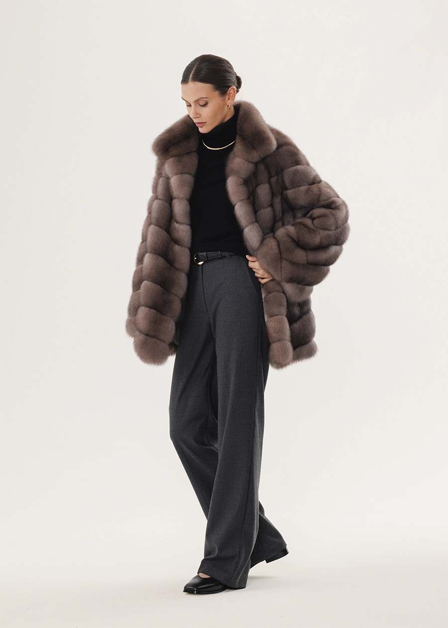 Шуба из соболя с воротником стойкой и рукавом Chevron Wave