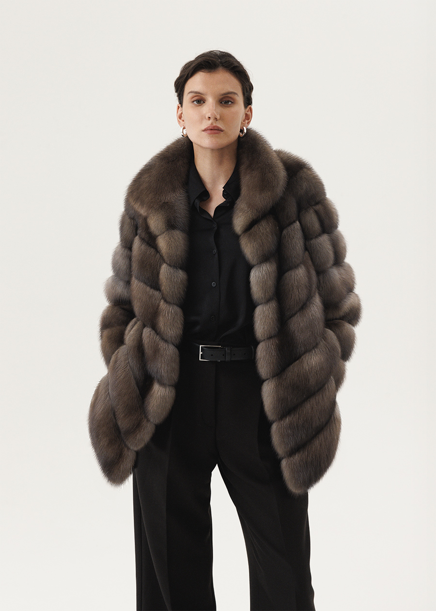 Соболиная шуба с воротником стойкой в оттенке Графит