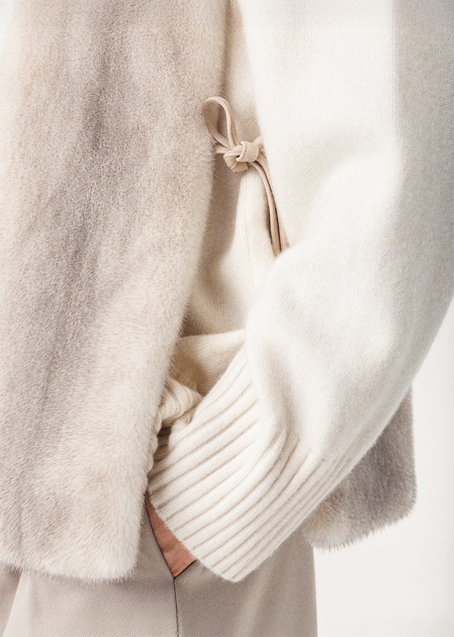 Манишка из меха норки в оттенке "Лёд" 