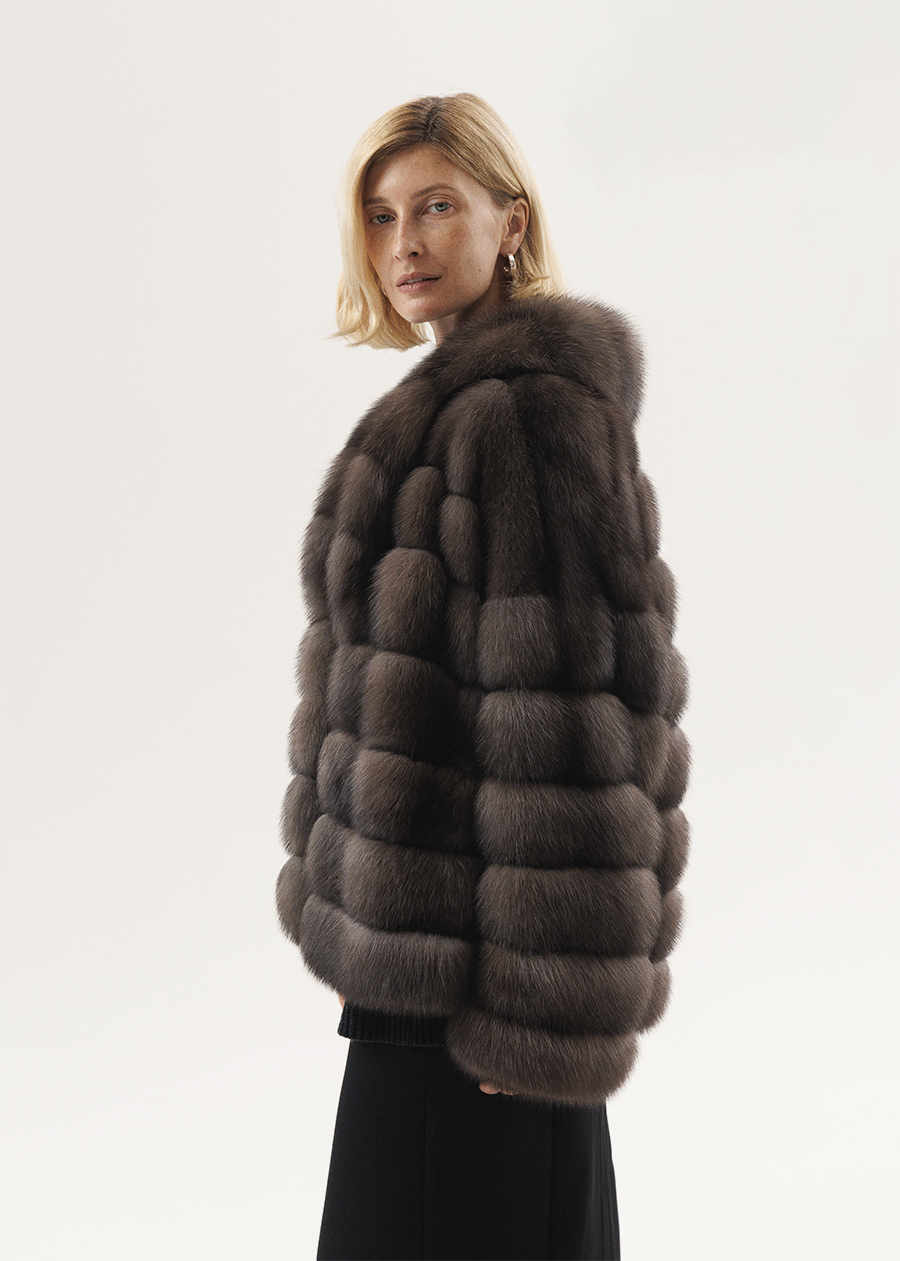 Шуба из меха соболя с шалевым воротником в оттенке Графит