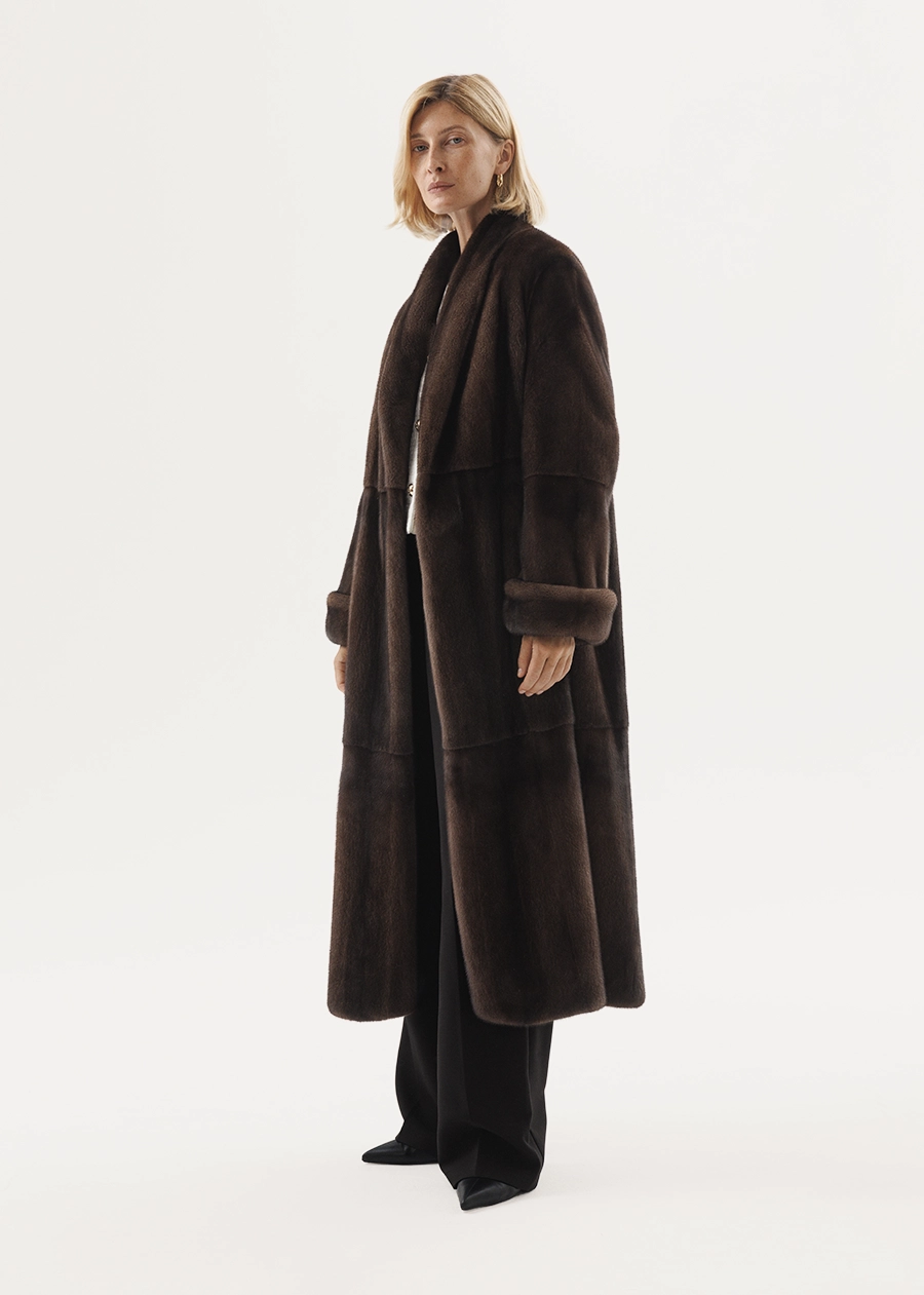 Длинная норковая шуба в ореховом оттенке