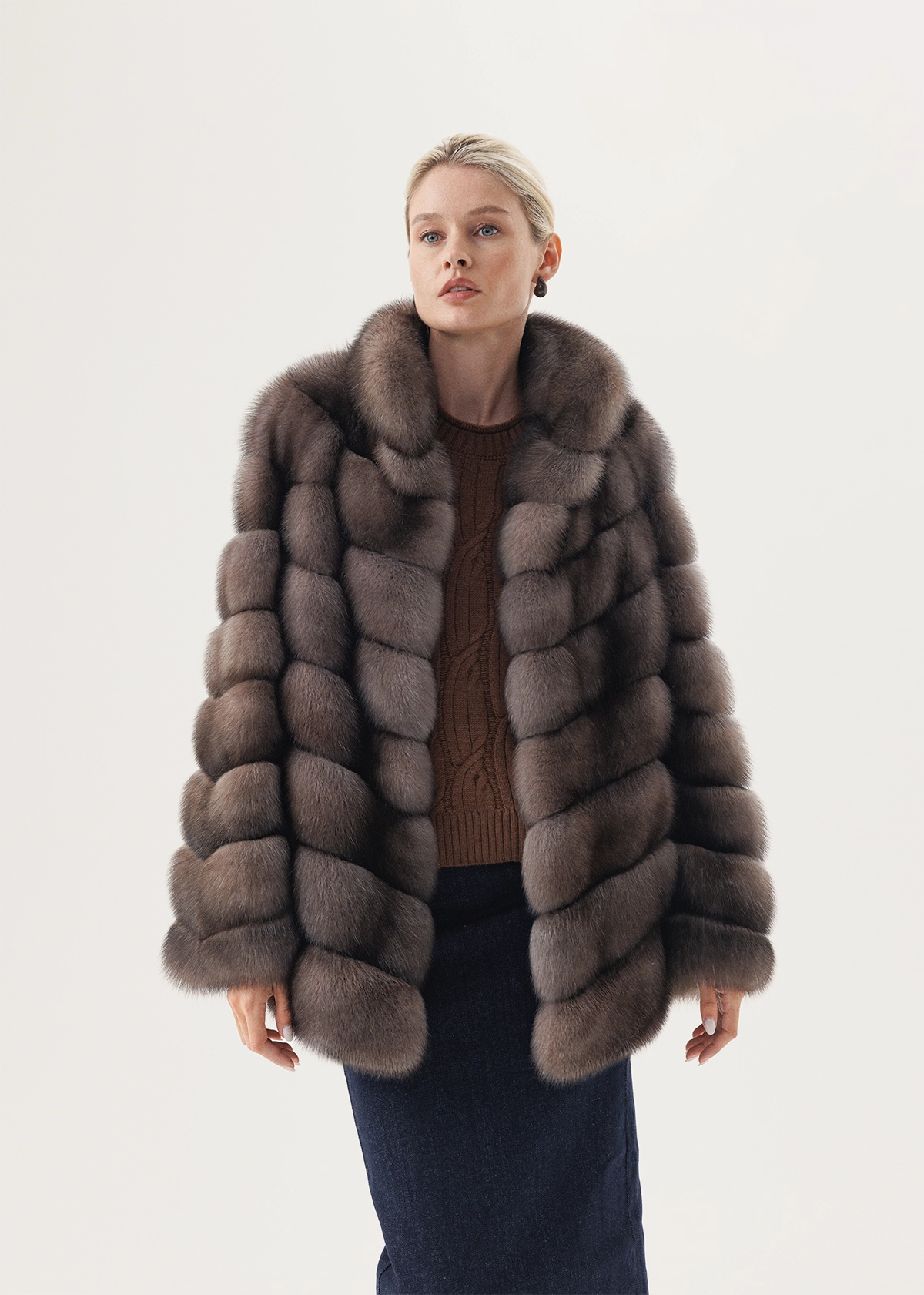 Шуба с воротником-стойка из меха соболя
