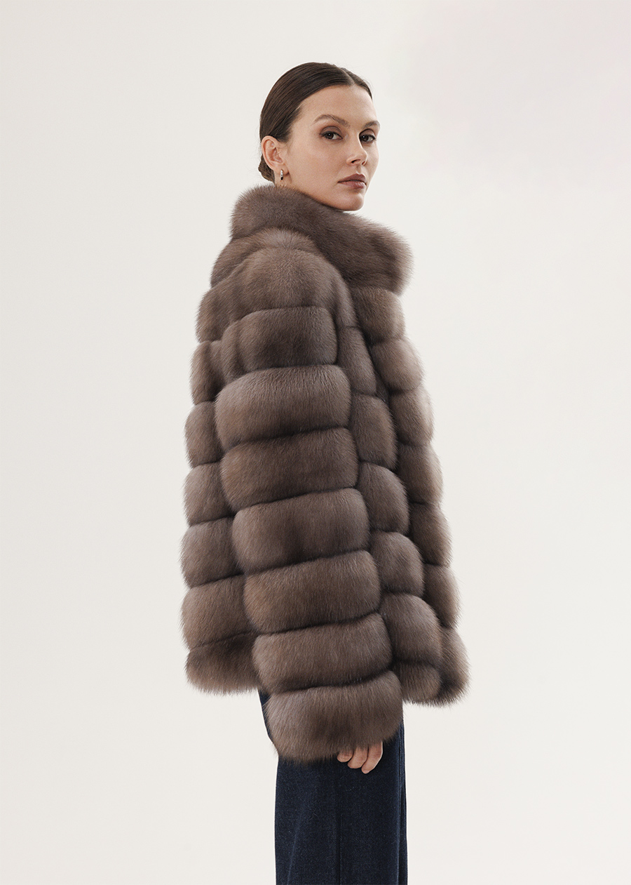 Короткая шуба из соболя с воротником-стойкой