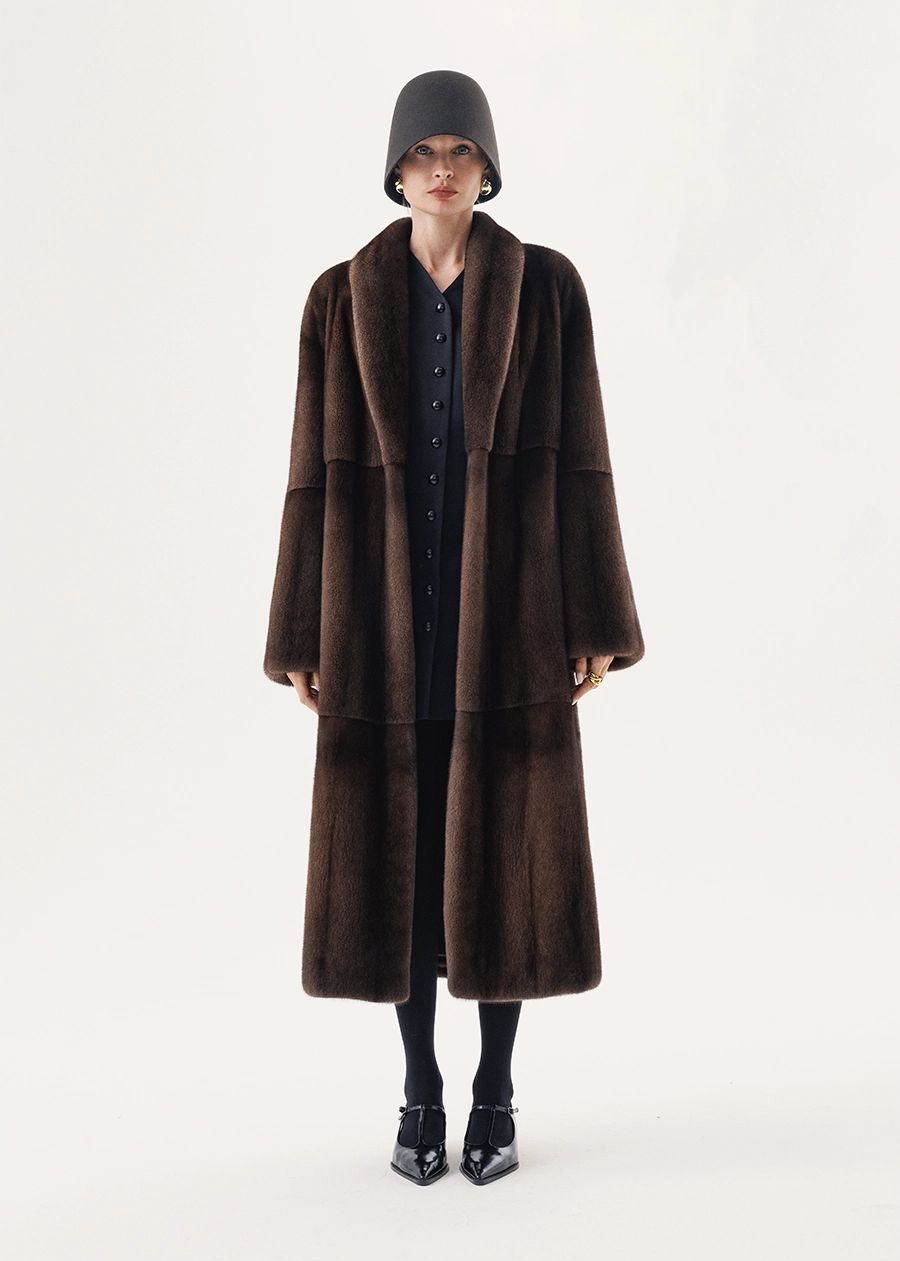 Долевая шуба из меха норки с воротником переходящим в борт