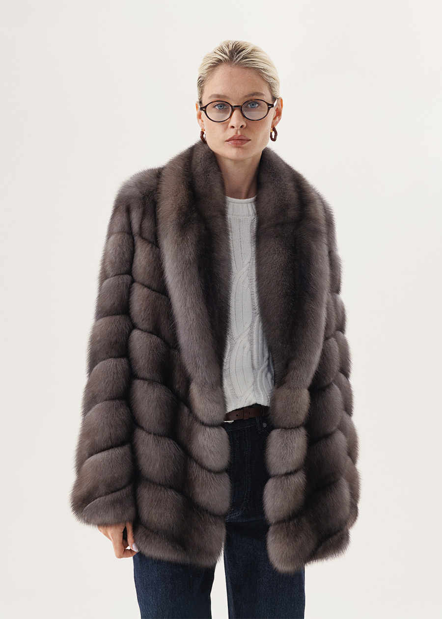 Шуба из соболя с цельным удлиненным шалевым воротником