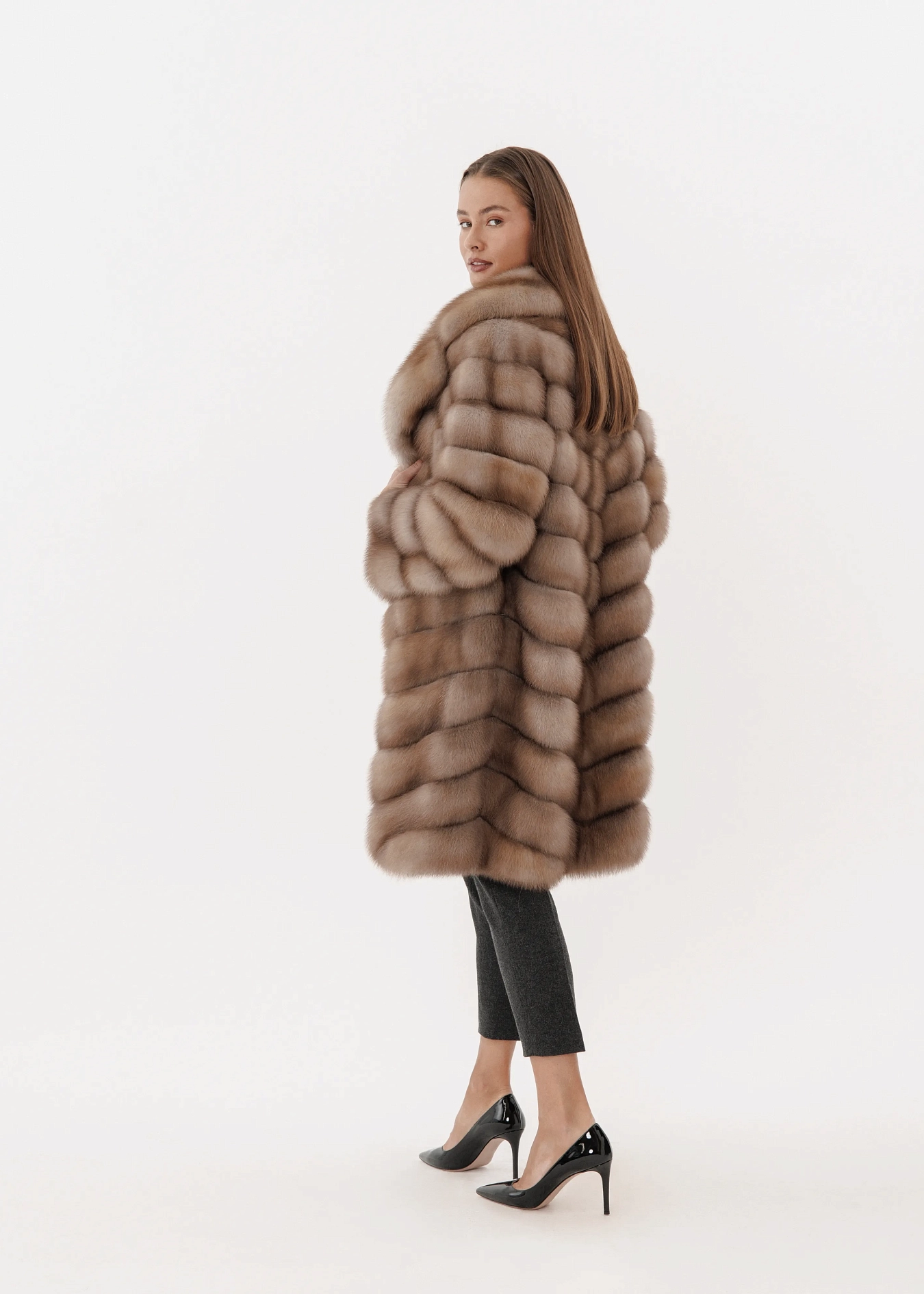 Шуба из куницы с цельным английским воротником