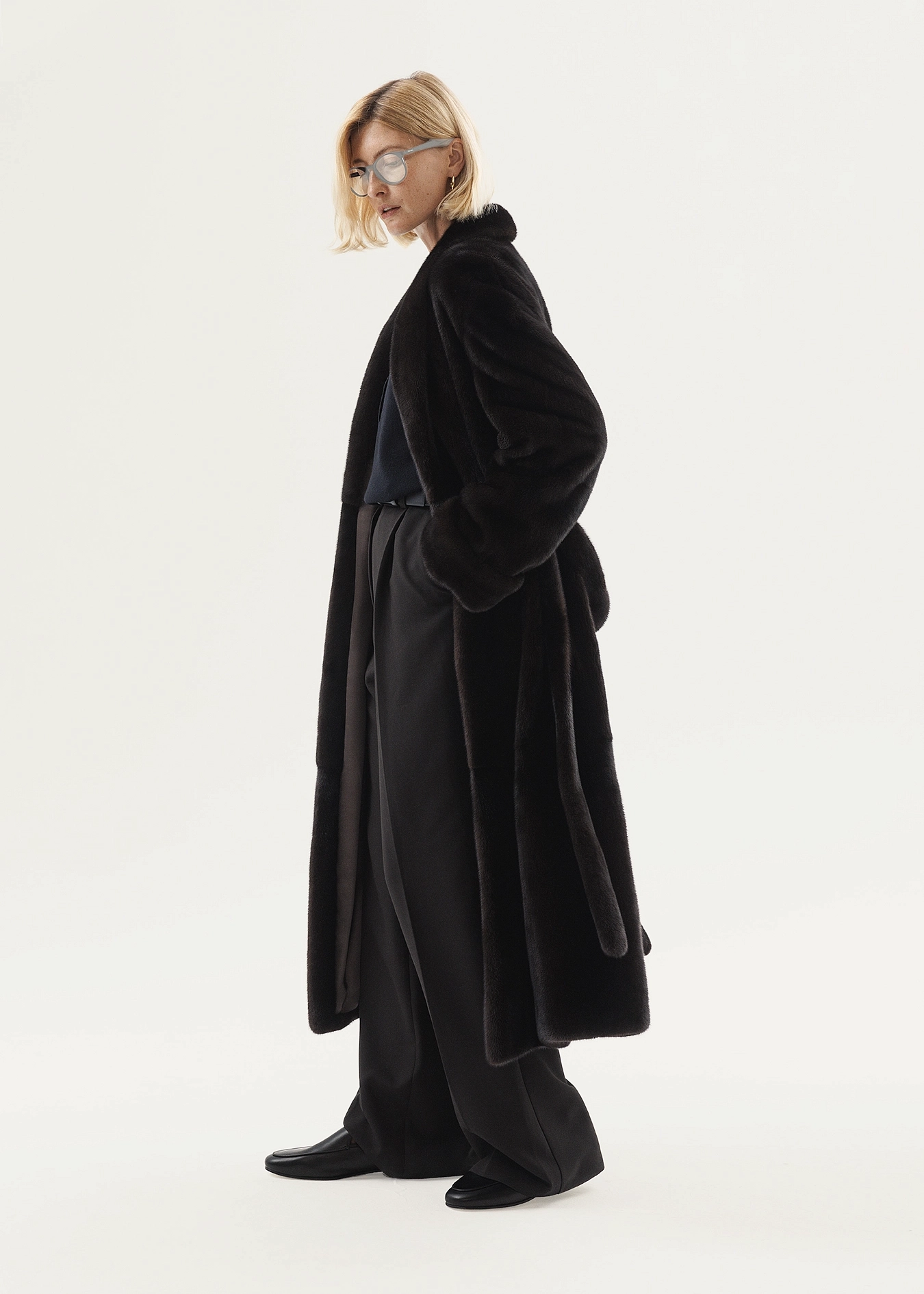 Пальто из норки в черно-коричневом цвете