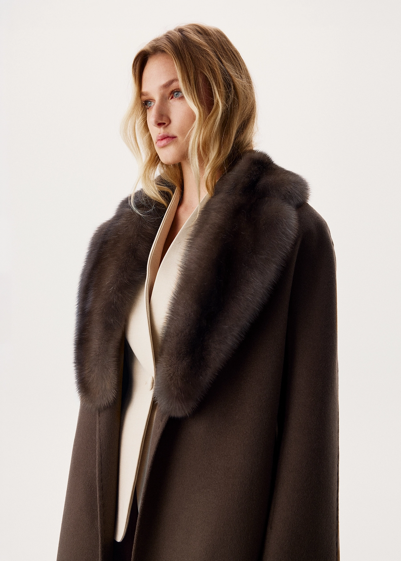 Кашемировое пальто в шоколадном оттенке